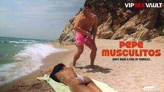 PORNDOE PEDIA - Noe Milk felszed egy idegent