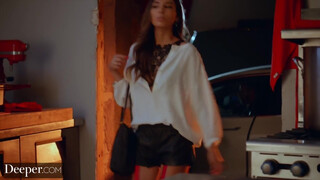 Deeper - Gianna Dior és Lulu Chu hármasban dugnak