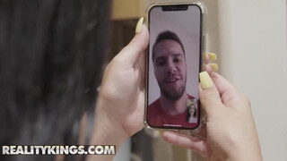 Reality Kings - Alice Visby vibrivel melegít aztán igaz farkat is kap