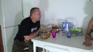 Tiana a nagy mellű háziasszony