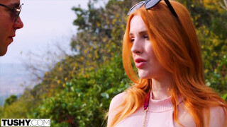 TUSHY - Scarlett Jones élvezi a nagy faszt