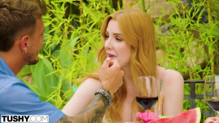 TUSHY - Scarlett Jones élvezi a nagy faszt