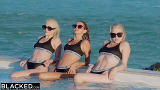 BLACKED - Tini lányok feketékkel kúrnak