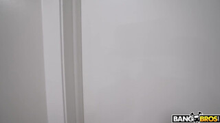 BANGBROS - Lily Starfire megbaszva nagy farokkal