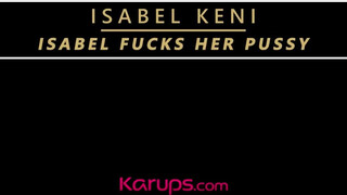 Isabel Keni szereti a műfaszt