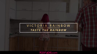 Victoria Rainbow a szexi vékony milf