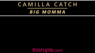 Camilla Creampie az óriás mellű érett nő