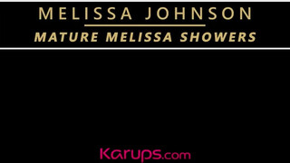 Melissa Johnson a kádban masztizik
