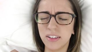 Amatőr szemüveges tini bige casting forgatás pornója
